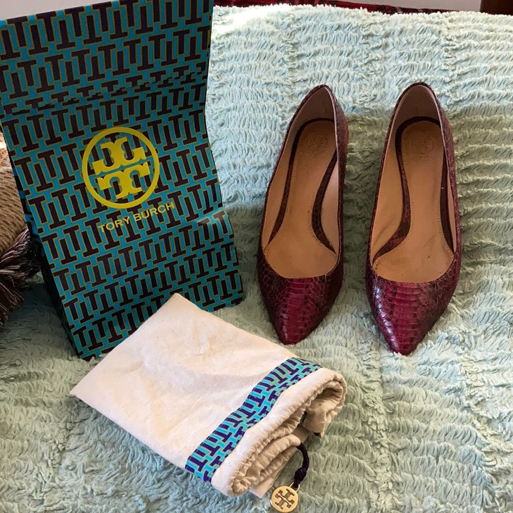 Pre-loved Tory Burch Flats.